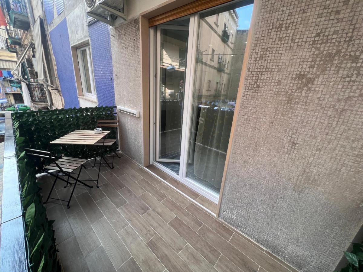 Borgo 1313 Napoli Apartment Luaran gambar